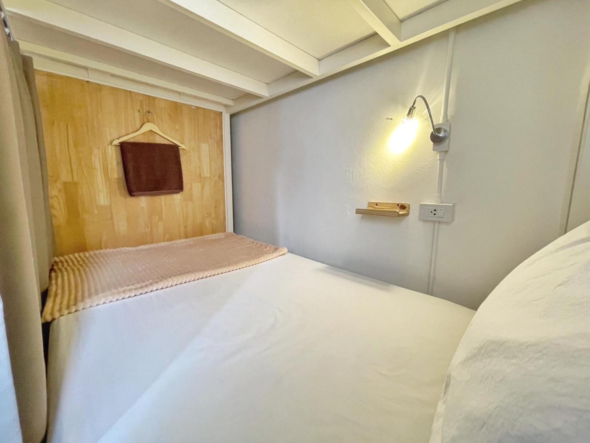 Purr Hostel Phuket Buitenkant foto