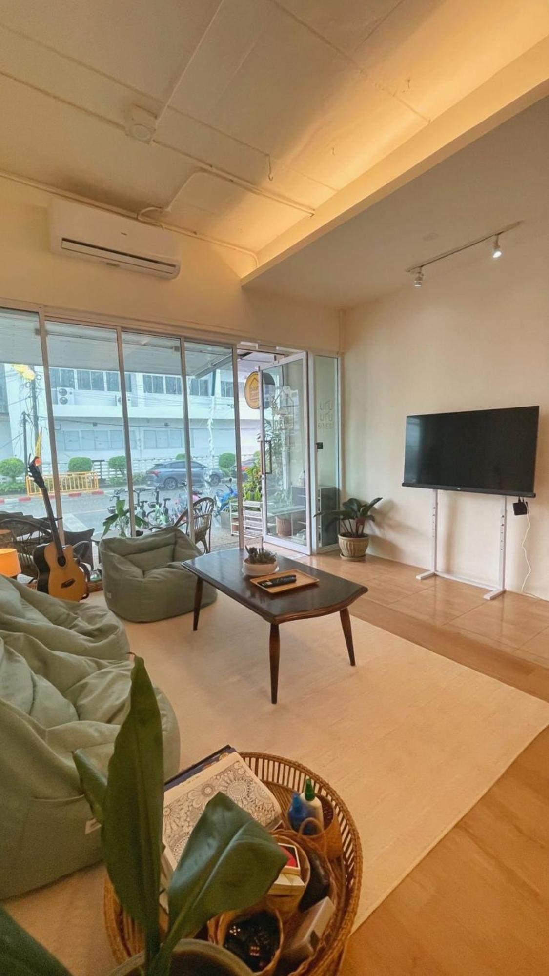 Purr Hostel Phuket Buitenkant foto