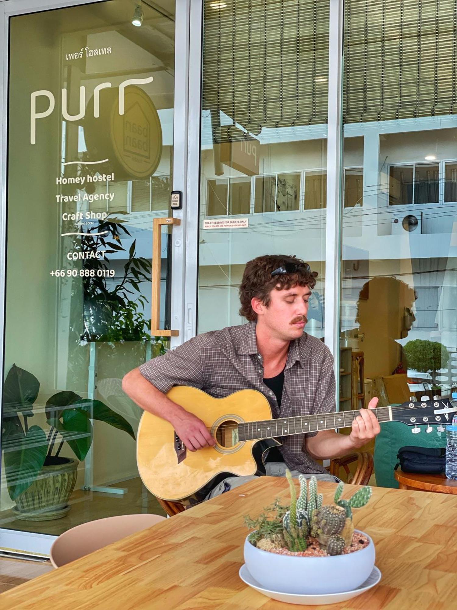 Purr Hostel Phuket Buitenkant foto